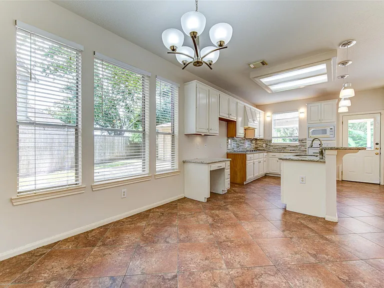 1107 Magnolia Woods Ct — Photo 16