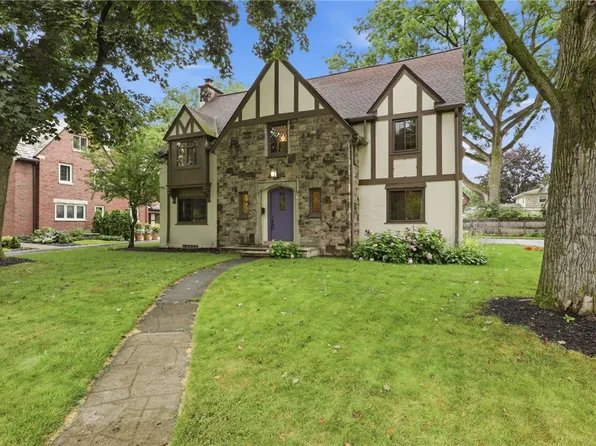 166 Monteroy Rd, Rochester, NY 14618