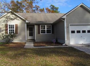 370 Riggs Rd, Hubert, NC 28539