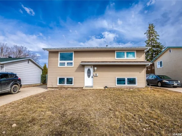 1374 Manitou CRESCENT, Moose Jaw, SK S6H 7C5