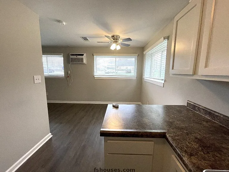 9124 E 10th St #1 — Photo 5