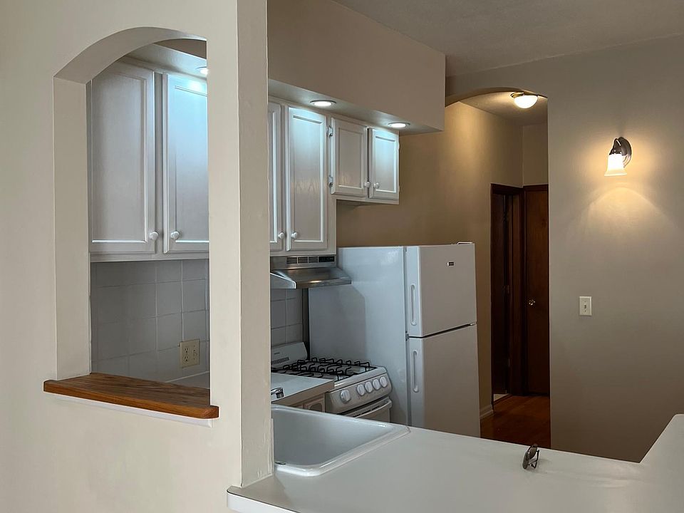 2nd image of 2004 Dupont Ave S #5