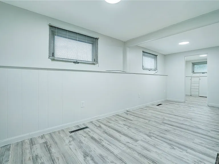 2233 Clifford Ave #3 — Photo 7