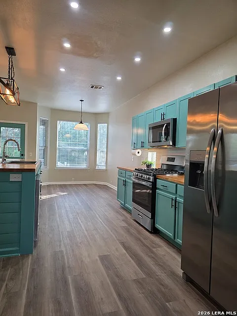 4 bed, 3.0 bath, 2268 sqft, $3,000 — Photo 3