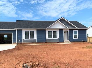 105 Grasslands Dr, Mooresville, NC 28115