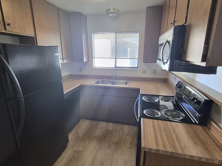 2510 Hartnell Ave #9 — Photo 4