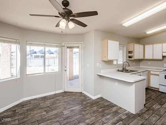 5th image of 3625 Pelican Dr
