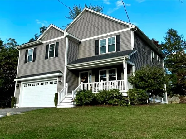37 Iroquois Rd, Cumberland, RI 02864