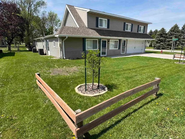 104 Maple St, Janesville, IA 50647