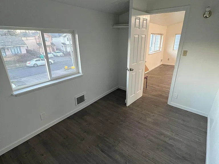 1220 NE 84th Ave — Photo 4