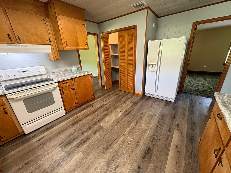 Kitchen & pantry