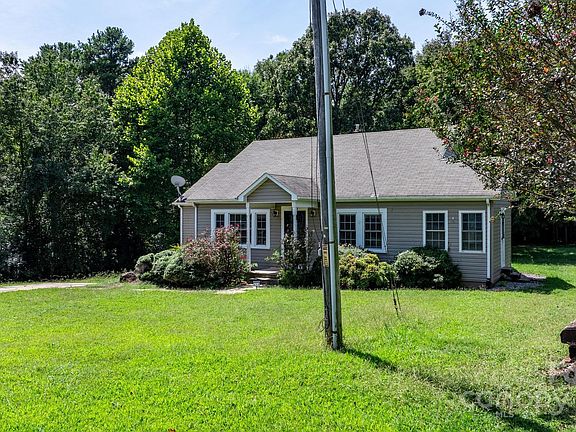 4th image of 213 Westhaven St