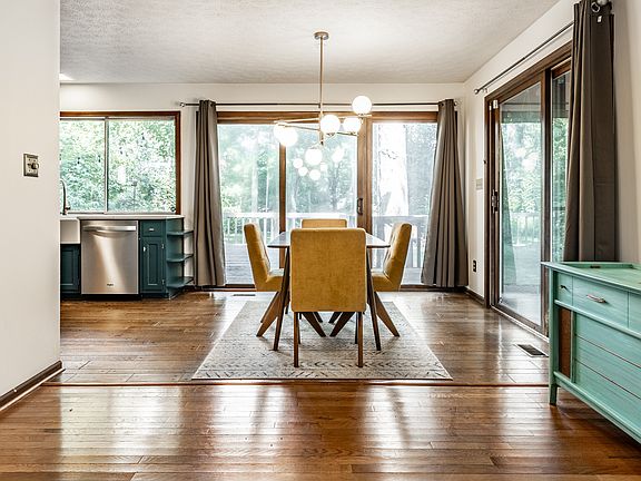 3rd image of 8112 Sequoia Ct