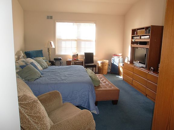 4th image of 28 Meadow Pond Cir