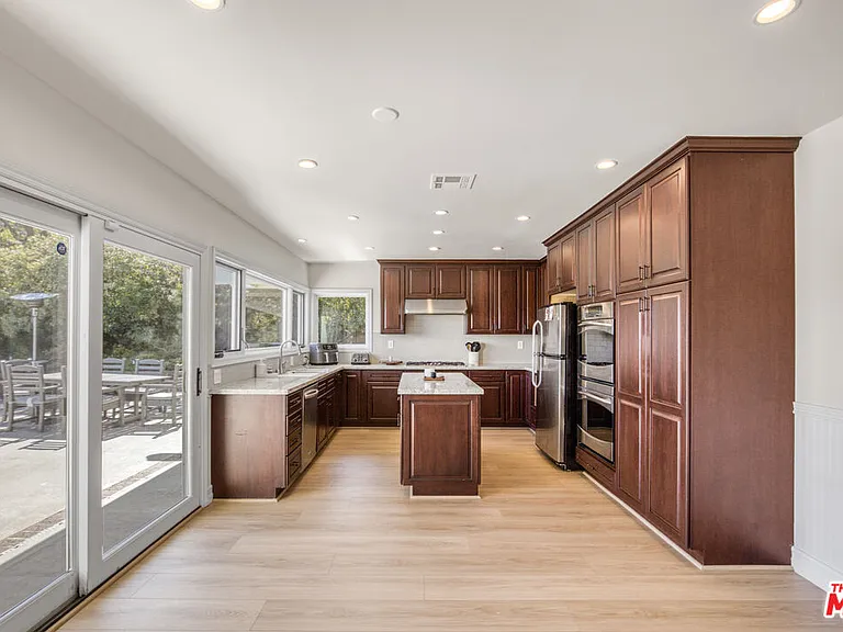 3970 Ellenita Ave — Photo 11