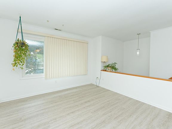 5th image of 9 Dorchester Dr