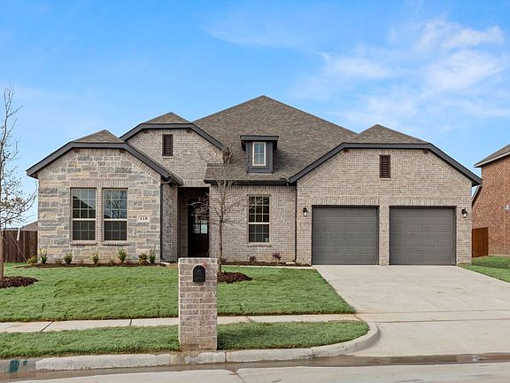 3rd image of 118 SE Chaco Dr SE