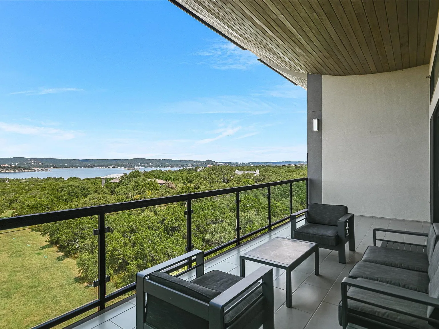 2 bed, 2.0 bath, 1237 sqft, $3,000 — Photo 2
