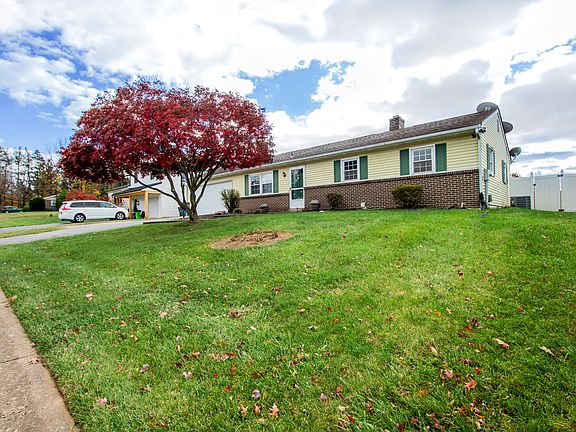 3rd image of 3520 Tower Dr