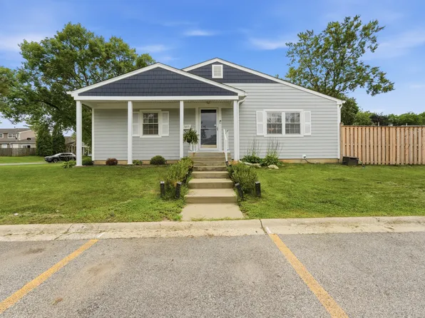 1811 Carlisle Ct, Schaumburg, IL 60194
