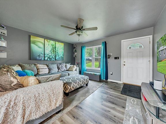 3rd image of 864 Harmony Rd