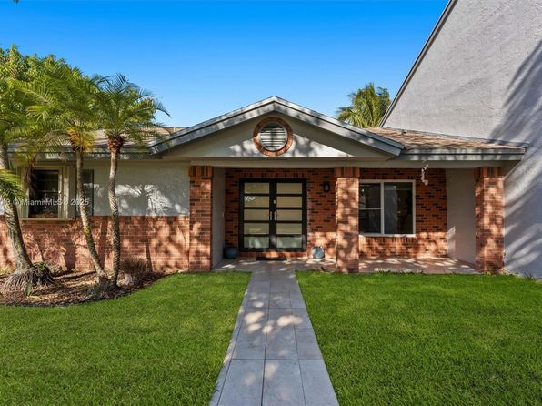621 Lexington Ave, Davie, FL 33325