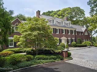 45 Moores Hill Rd, Oyster Bay, NY 11771