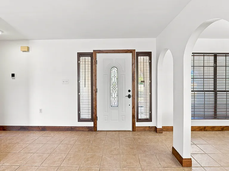 3251 Arbolado Calzada — Photo 5