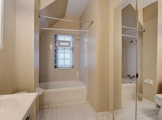 2423 N Holton St, Milwaukee, WI 53212