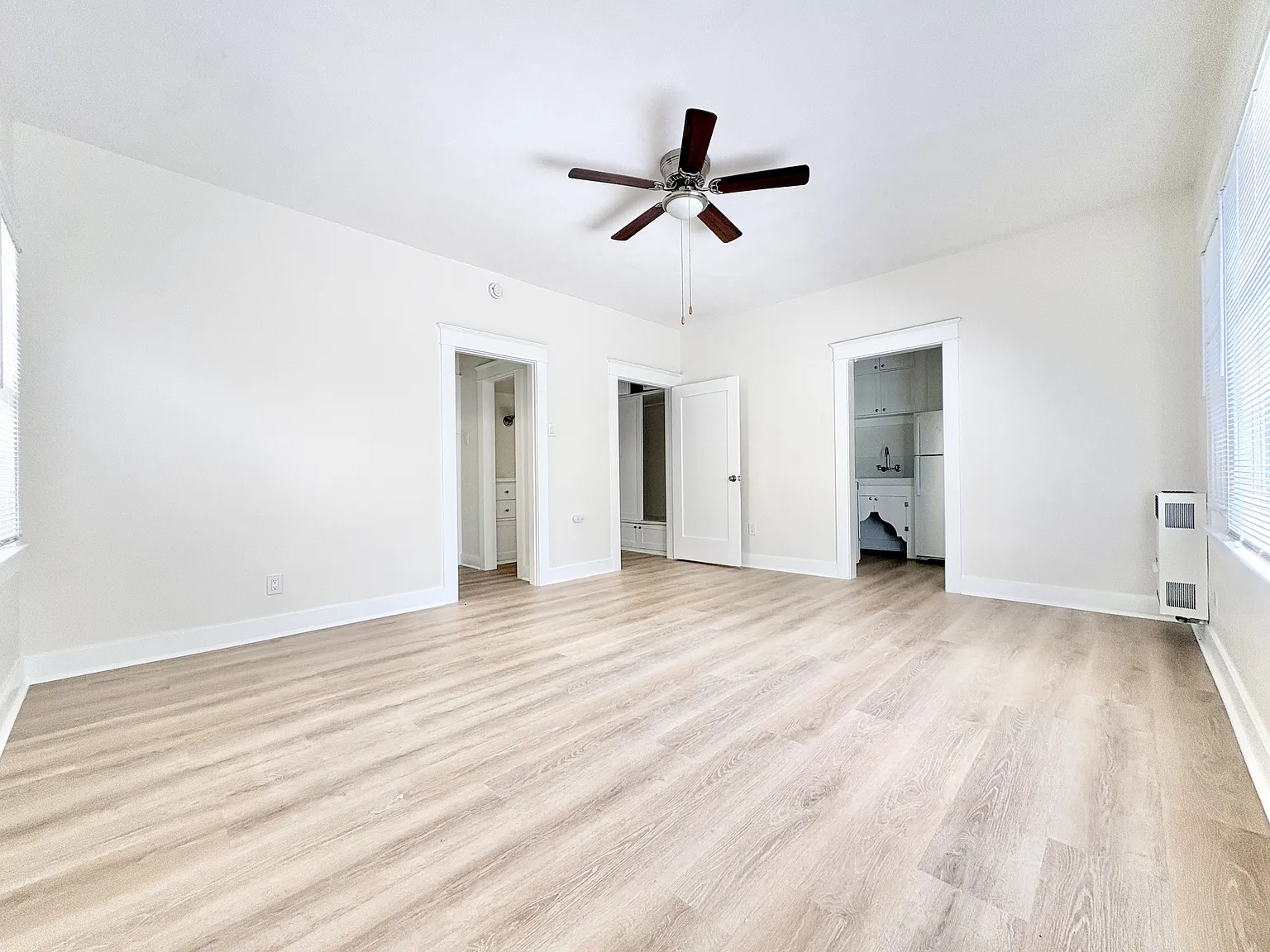 CA-1035 E. Broadway - 4 — Photo 3