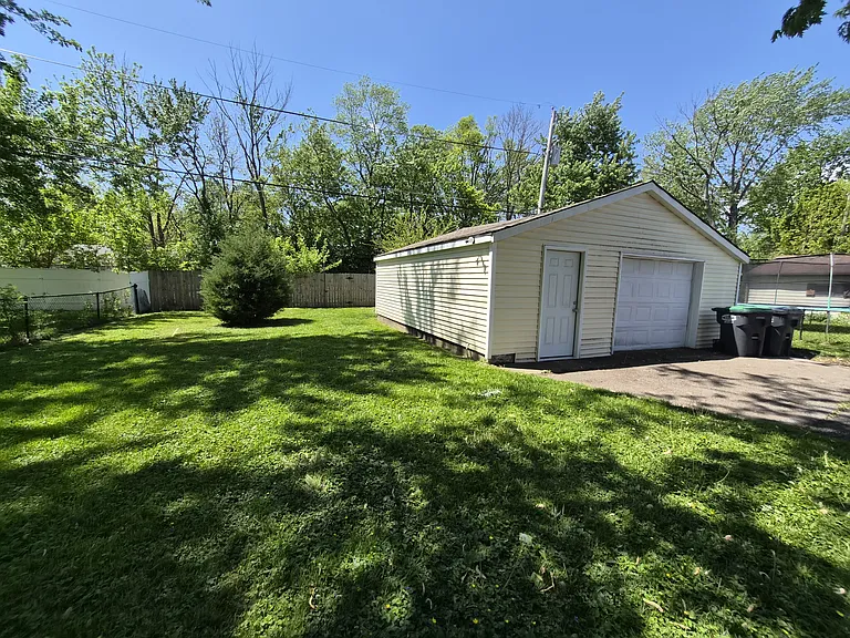 464 Carol Dr — Photo 25