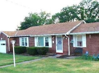 90 Valleyview Dr, Ambridge, PA