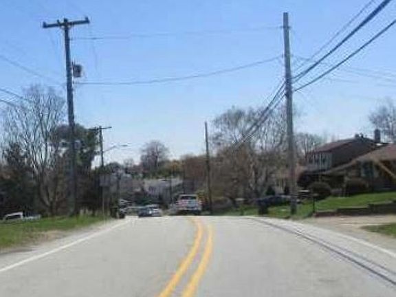 Exterior Neighborhood (street photo)