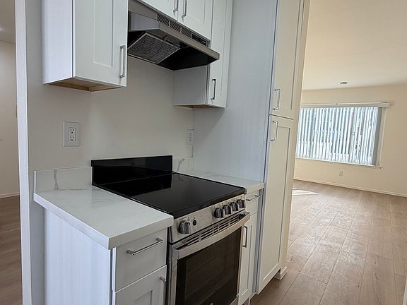 2nd image of 1635-1637 Leavenworth St #304