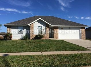 5581 W Longleaf Dr, Springfield, MO 65802