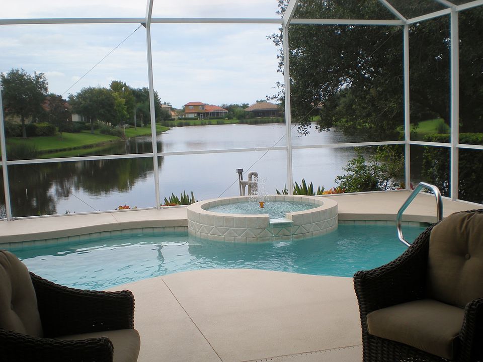 Long beautiful lake views!