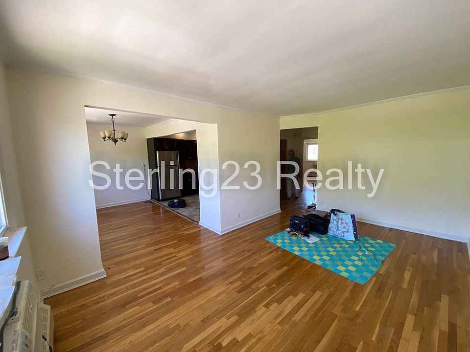 1st image of 21-24 Hoyt Ave S #3D