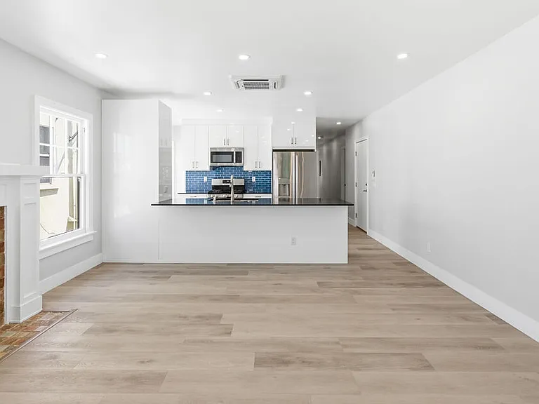 224 N New Hampshire Ave — Photo 8