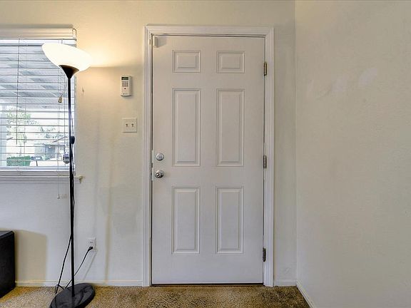 5th image of 3020 E Hills Dr