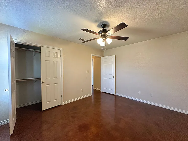 2103 Charleston Ct — Photo 13