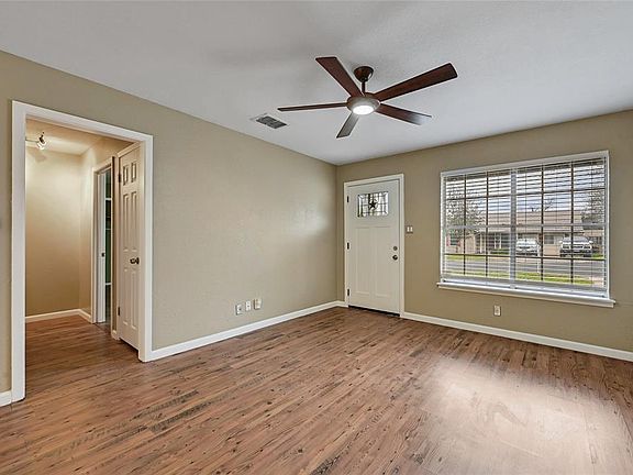 4th image of 810 Hill Wood Dr