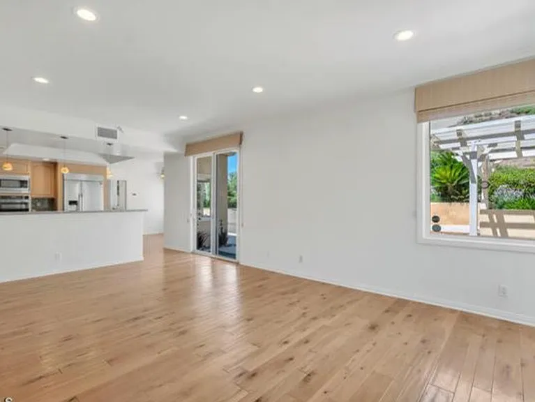 Westhaven Dr — Photo 20