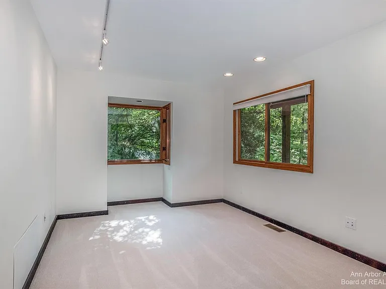 16 Harvard Pl — Photo 15