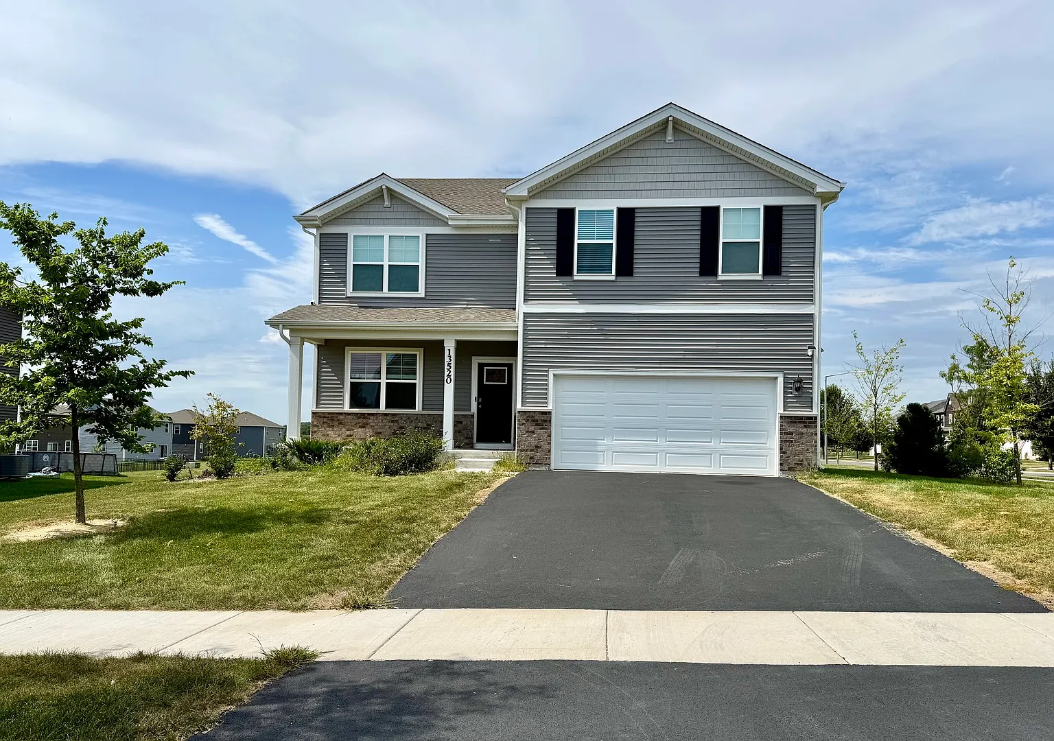 4 bed, 2.5 bath, 2600 sqft, $3,800 — Photo 1