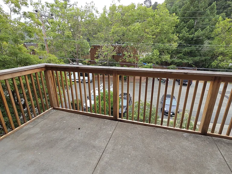915 E Blithedale Ave — Photo 7