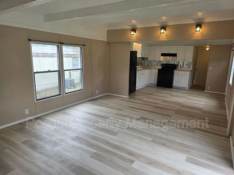 1207 Mills Ave — Photo 9