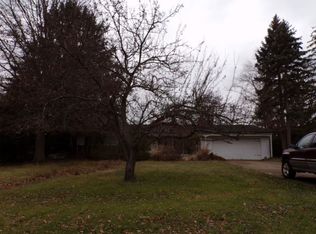 6810 Hawthorne Dr, Brecksville, OH 44141