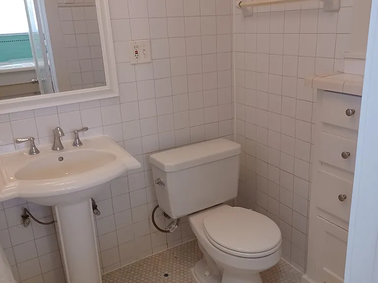 1727 N Alexandria Ave — Photo 15