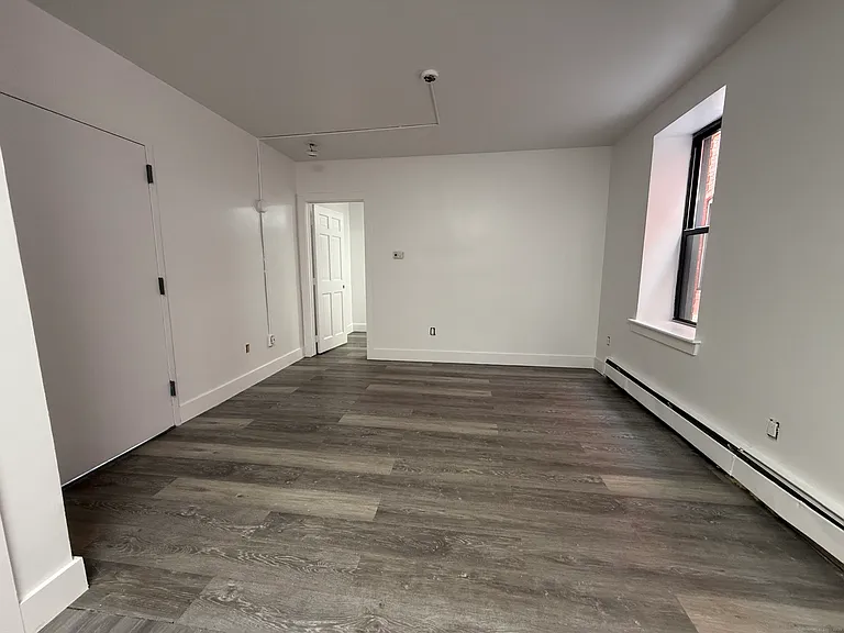 575 Bank St #206 — Photo 6