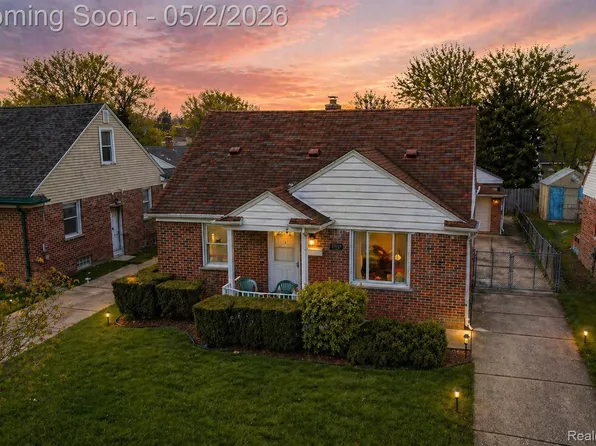 33629 Forest St, Wayne, MI 48184